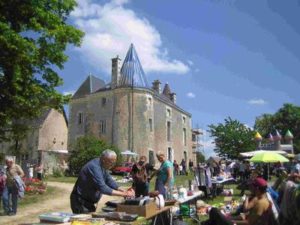 vide grenier au chateau du boux